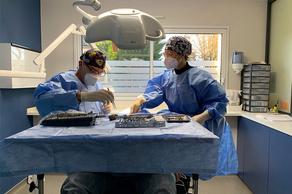 Opération de chirurgie-dentaire